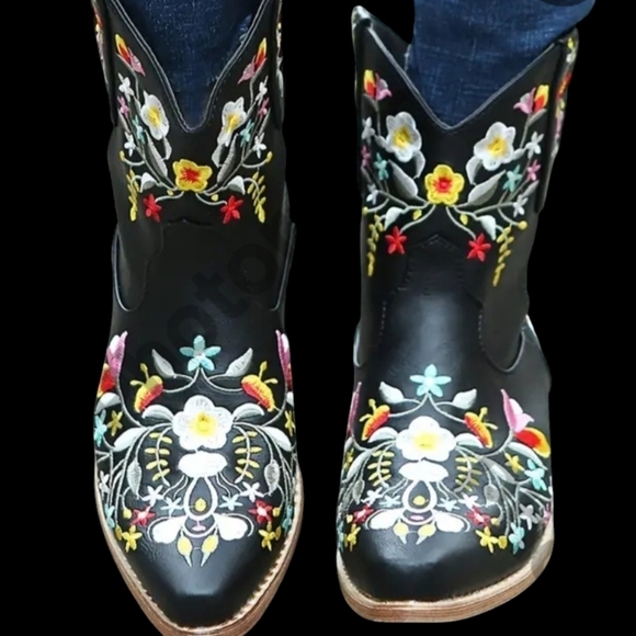 NEW Black Embroidered Boots 7.5 low heel slipon - Picture 6 of 8